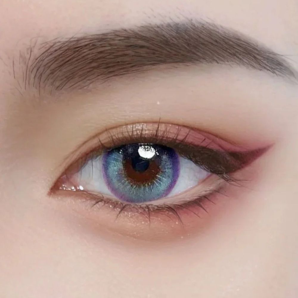 metafantasia_closeup_eye_ed15347b-cd5c-4a9b-a8fe-308386232612.jpg